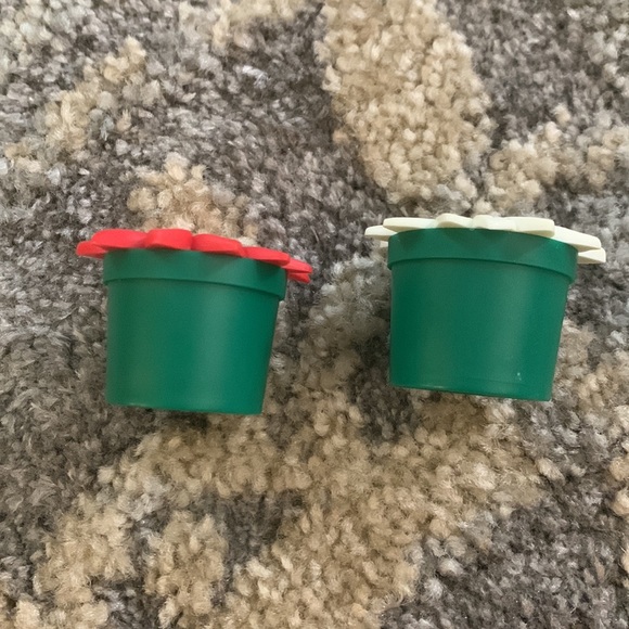 Vintage Christmas Salt & Pepper Shakers - Picture 6 of 7